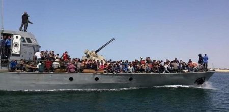 خفر السواحل التونسي ينقذ أكثر من 400 مهاجر في ليلة واحدة