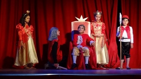 إنشاء مدرسة للفنون المسرحية للفنانين الناشئين