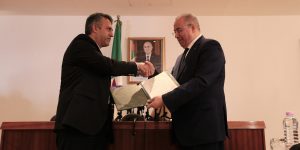 وزارة الصناعة تسلم الاعتمادات الخاصة بممارسة نشاط وكلاء السيارات الجديدة