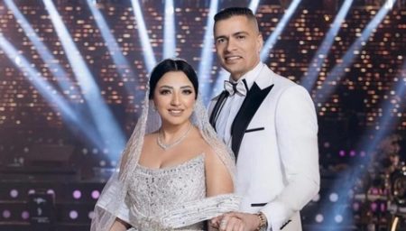 حسن شاكوش يرد على منتقدي سجود زوجته في القاعة: مواظبة على الصلاة