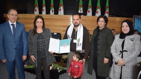 تسليم مقررات الاستفادة من 724 وحدة سكنية بصيغة البيع بالإيجار بعنابة 