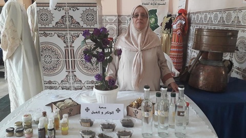 إقبال لافت للمواطنين على منتجات المرأة الحرفية بمعرض الصناعة التقليدية بالبليدة