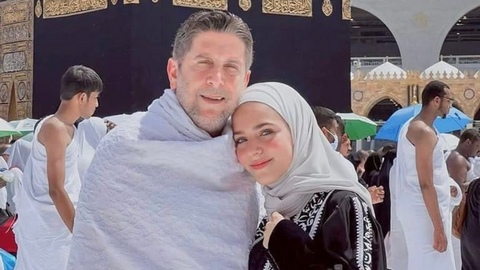 محمد قنوع ينعي نفسه ويؤدي مناسك العمرة قبل وفاته