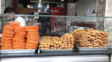 شباب يغيرون نشاطهم الاقتصادي ومحلات لا تنام ليلا