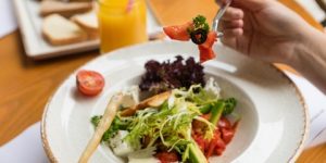 ما هي آداب الطعام في الإسلام ؟