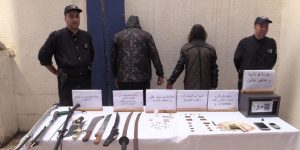 أمن ولاية الجزائر: توقيف مروجان للمخدرات والمؤثرات العقلية يستعملان أسلحة بيضاء للتهديد