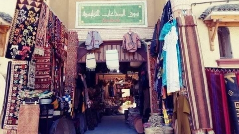 المسيلة: سوق الصناعات التقليدية ببوسعادة وجهة الباحثين عن “السكين البوسعادي”