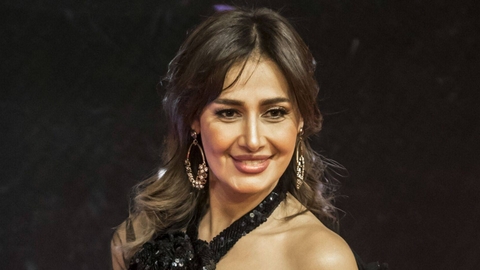 بعد تصريحات أشرف زكي عن عودتها إلى التمثيل.. حلا شيحة تعتذر لزملائها