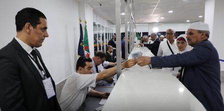 الديوان الوطني للحج والعمرة يدعو الحجاج إلى حجز التذاكر ابتداء من اليوم الاثنين