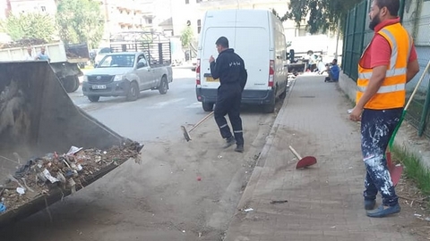 عملية تنظيف استدراكية بأحياء باب الزوار  