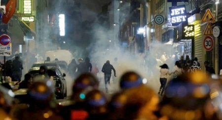 ليلة خامسة ساخنة في فرنسا.. اشتباكات في قلب باريس واعتقال للمئات