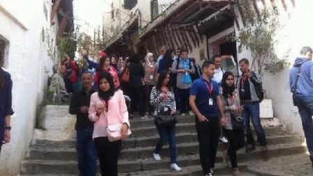 إقبال ملفت للشباب على الدورات التكوينية الخاصة بمهنة المرشد السياحي في ولاية الجزائر