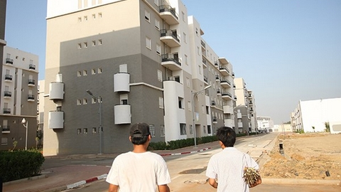 سكان حي 2000 مسكن بالرغاية يعانون العزلة