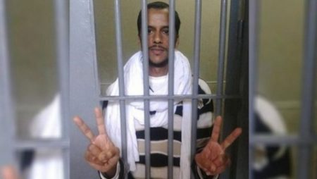 الصحفي الصحراوي المعتقل محمد الأمين هدي في اضراب مفتوح عن الطعام  