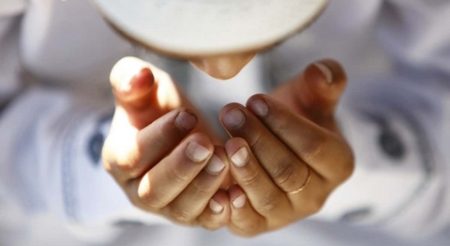 إن الله هو الرزاق