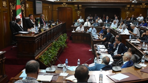 والي العاصمة يأمر الولاة المنتدبين بتدارك التأخر في إنجاز الهياكل التربوية
