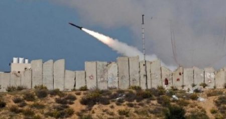 المقاومة في غزة تجري تجربة صاروخية باتجاه البحر