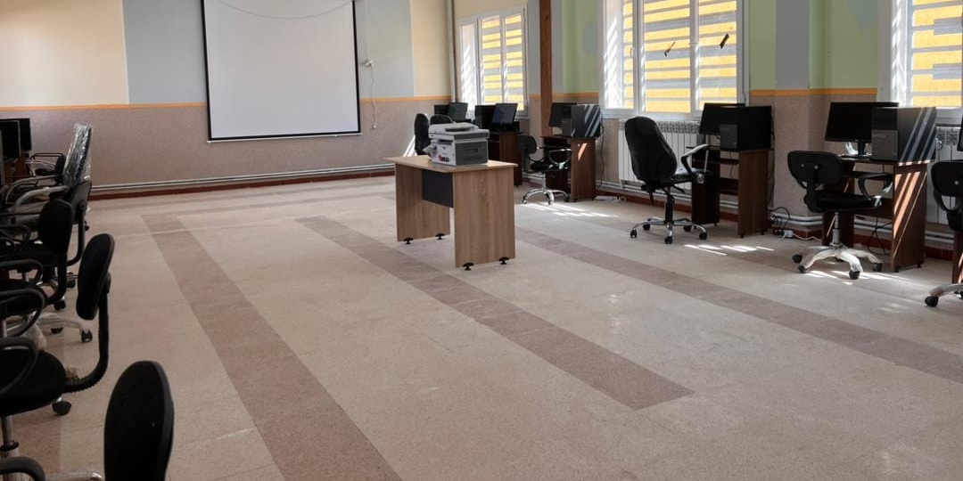 مستغانم..  نحو تجهيز 16 مدرسة ابتدائية بالعتاد الرقمي