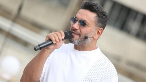 بعد تقبيل العلم السوري… زياد برجي: سيبقى العلم الصهيوني تحت أقدامي