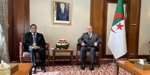 الوزير الأول يناقش مع السفير الموريتاني سبل ترقية المبادلات التجارية بين البلدين