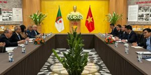 عون يشرف بهانوي مع وزير البناء الفيتنامي على افتتاح منتدى رجال الأعمال الجزائري-الفيتنامي