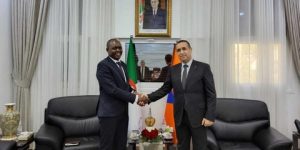 عجال يناقش مع السفير الأوغندي سبل تعزيز التعاون الثنائي