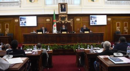 إعادة توزيع الإمكانيات لتغطية العجز في خطوط النقل بالعاصمة