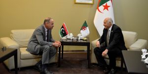 عطاف يستقبل المكلف بتسيير أعمال وزارة الخارجية والتعاون الدولي الليبي