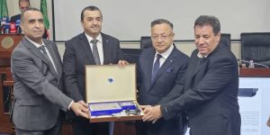 عرقاب.. تسليم أربعة نماذج من بطارية الليثيوم وجهاز كشف تسرب الغاز