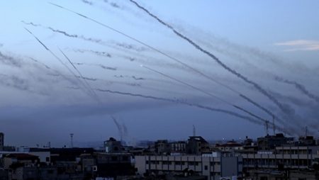 أكثر من 5000 صاروخ وقذيفة.. الضيف يعلن إطلاق عملية “طوفان الأقصى”