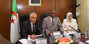 لجنة الشؤون القانونية بالبرلمان تستمع لعرض وزير العدل حول القانون الجديد لمكافحة التزوير