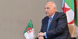 عطاف يلتقي ممثلين عن الجالية الوطنية ببوخاريست