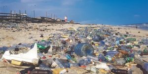 طلبة جزائريون يبتكرون نظام للكشف عن النفايات البحرية