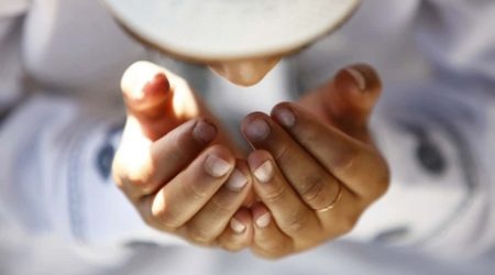 من رق قلبه دمعت عيناه