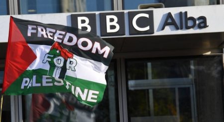 بعد حذف مقاطع فيديو لتضامن النجوم مع الشعب الفلسطيني.. موجة انتقادات لـ “بي. بي. سي”