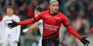 تشافي: لا يمكن الضغط على فيتور روكي