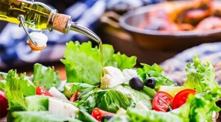 صحتنا في غذائنا.. اتباع نظام غذائي نباتي لمدة شهر قد يعزز صحة قلبك