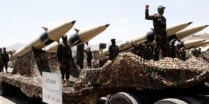 مستمرون في عملياتنا ضد “إسرائيل..” مسؤولون يمنيون: شعبنا لا يعرف الاستسلام.