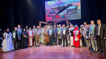 تسلط الضوء على صمود الشعب الصحراوي.. “الخطوة الأخيرة” تجوب مسارح الوطن