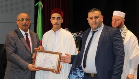 تيزي وزو: تكريم 12 فائزا في المسابقة الثانية لأحسن قارئ للقرآن الكريم
