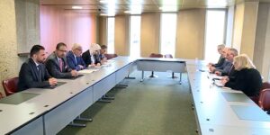 إيرلندا تشيد بدور الجزائر الكبير في حل النزاعات سلميا