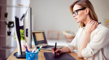 “الرقبة التقنية”… آلامها تمتد إلى سائر الجسم