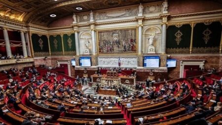 115 برلمانيا فرنسيا يطالبون ماكرون بوقف مبيعات الأسلحة لـ”إسرائيل”