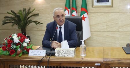 فايد يتراس اجتماعا دوريا للتنسيق مع مسؤولي دائرته الوزارية 