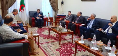 بداني يؤكد على التكفل بانشغالات مهنيي الصيد البحري