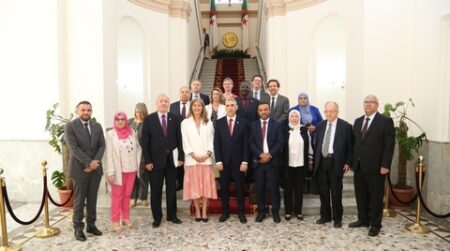 رئيس لجنة الشؤون الخارجية بمجلس الأمة يستقبل وفدا عن المجلس الأعلى للتوثيق الفرنسي