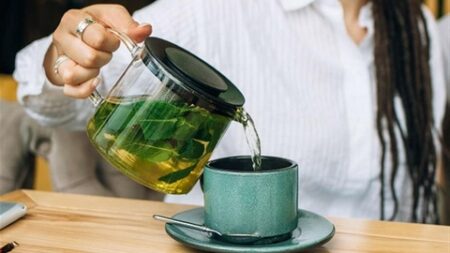 مطبخك الصحي.. الشاي الأخضر لمرضى الكبد الدهني- هل يحقق نتائج فعالة؟