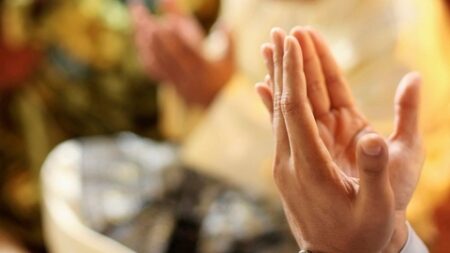 سؤال وجواب.. ما هي فضائل ذكر الله واستغفاره ؟