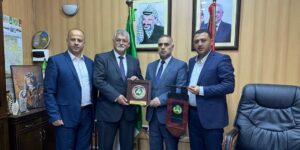 أبو عيطة يتباحث سبل تعزيز التعاون الأكاديمي والدبلوماسي بين فلسطين والجزائر