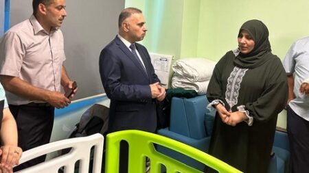 أبو عيطة يزور الجرحى الفلسطينيين المتواجدين بالمستشفيات الجزائرية